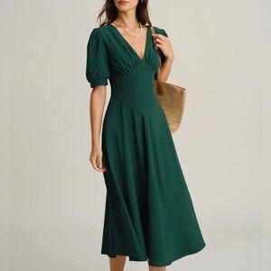 Rihoas Green V Neck Ruched Midi Dress